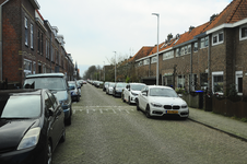 900854 Gezicht in de Hoogravenseweg te Utrecht, uit het noorden.